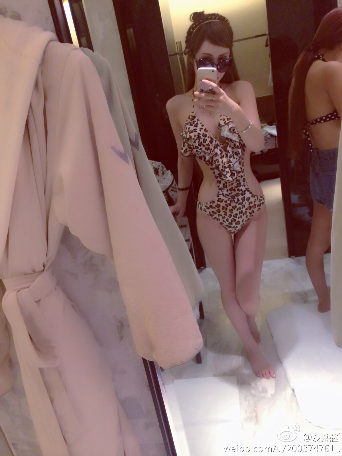 G罩美胸 火爆的辣子 友熙酱 微博自拍破解私密图片 2